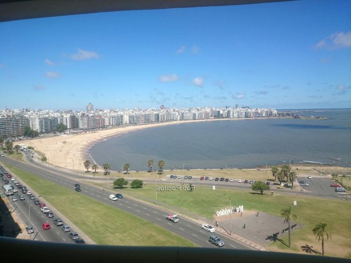 3 bedrooms Apartment in Montevideo, Uruguay No. 6699