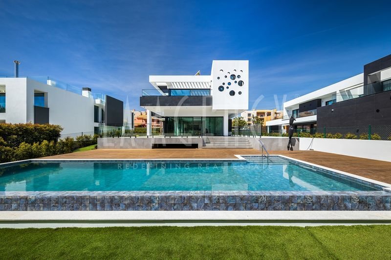 5 bedrooms Villa in Quarteira, Portugal No. 117890