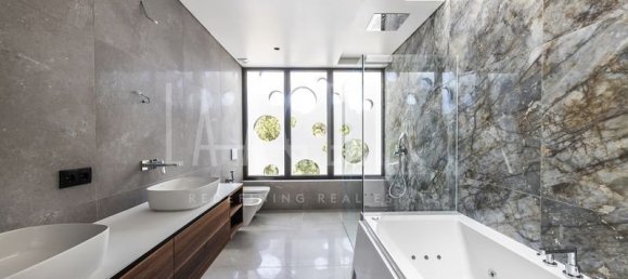 5 bedrooms Villa in Quarteira, Portugal No. 117890 15