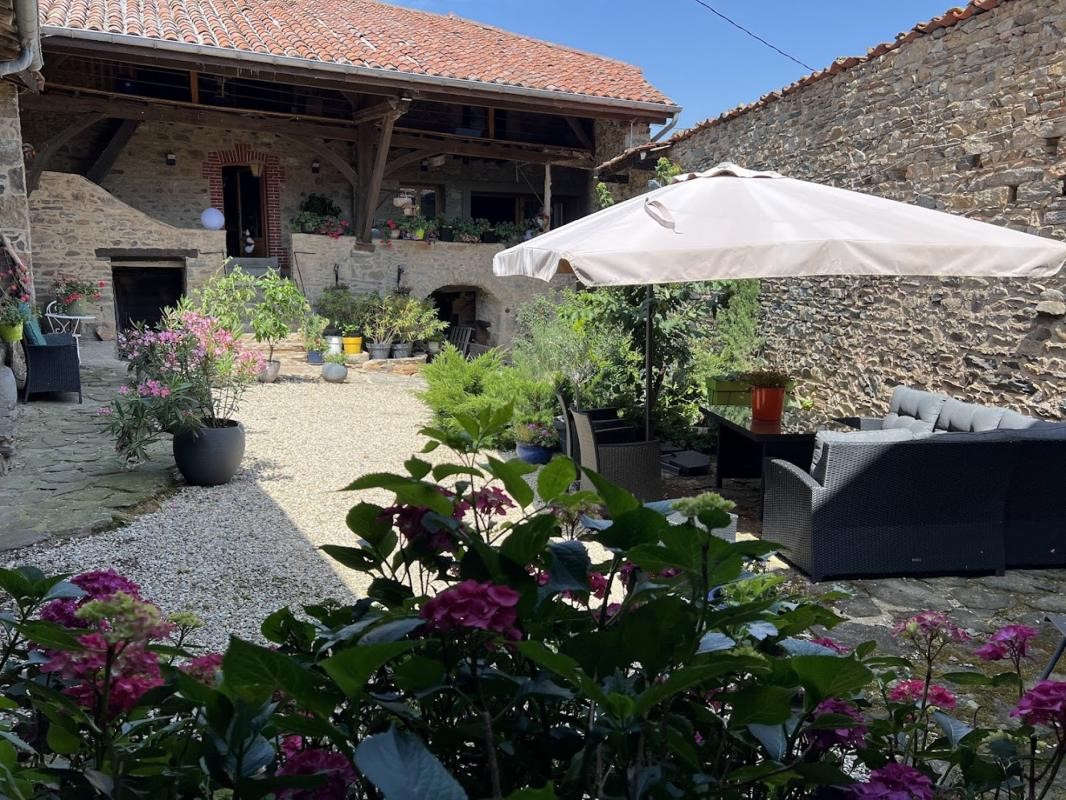 5 bedrooms Villa in Rhone, France No. 346425