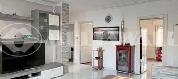 Квартира с 5 комнатами в Порденоне, Италия № 12772 3