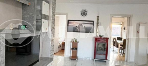 Квартира с 5 комнатами в Порденоне, Италия № 12772 2