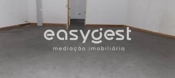 242m² Commercial property in Santarem, Portugal No. 71657 6