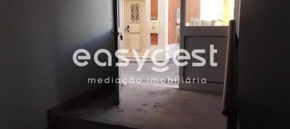 242m² Commercial property in Santarem, Portugal No. 71657 3