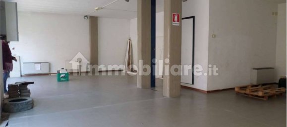 Коммерческая недвижимость с 1 комнатой в Лукка, Италия № 139690 5