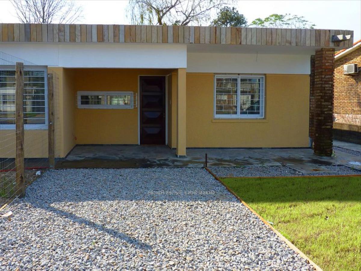 Casa de 2 dormitorios en Canelones, Uruguay No. 10139