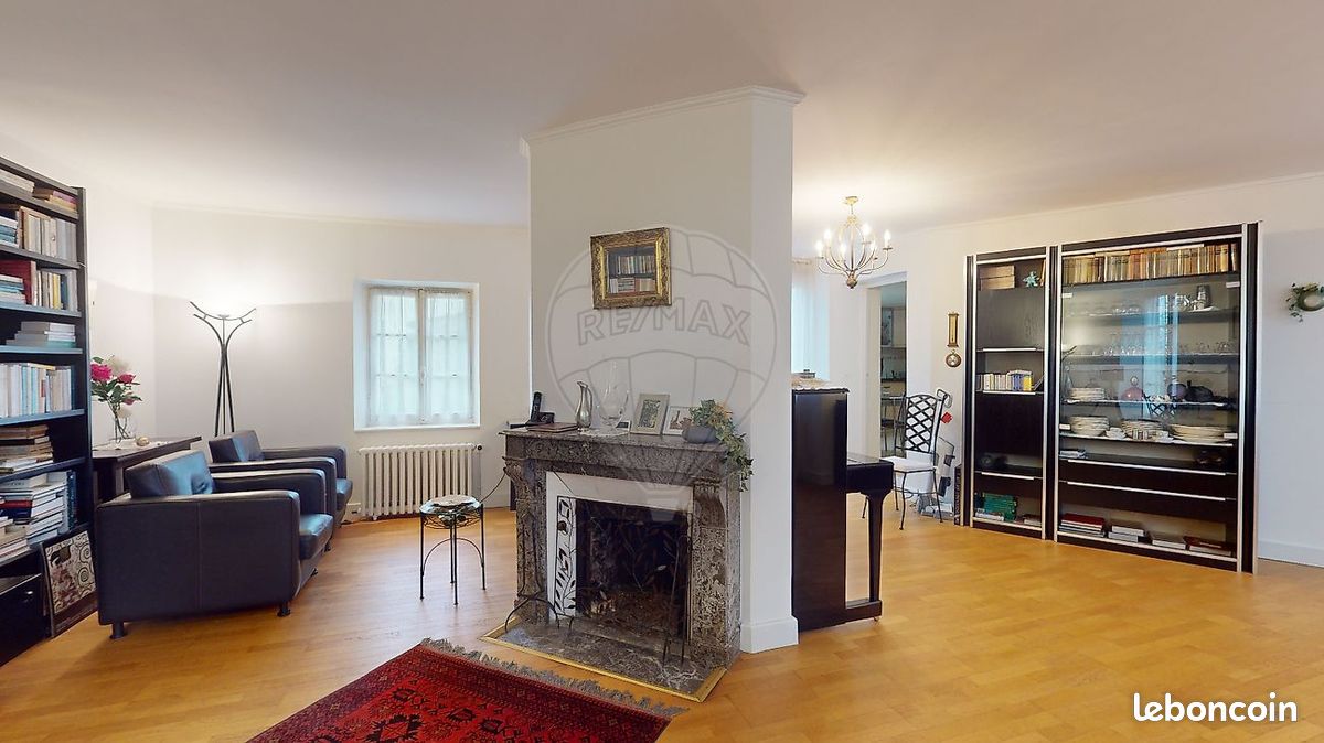 4 bedrooms House in Orleans, France No. 161380