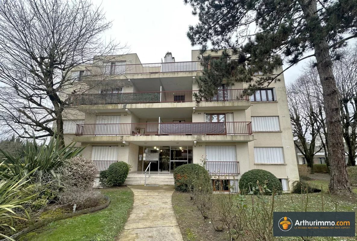 Apartamento de 2 dormitorios en Livry-Gargan, France No. 145403