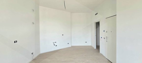 Studio in Milan, Italy No. 241348 4