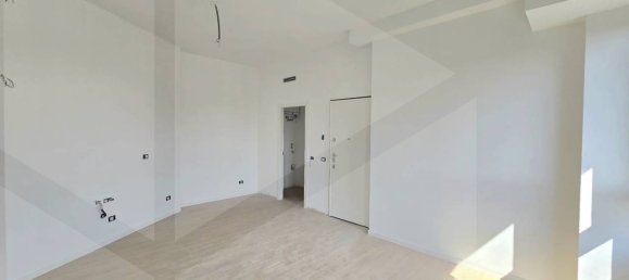 Studio in Milan, Italy No. 241348 3