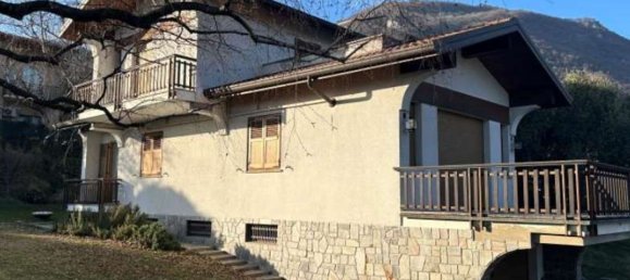 10 rooms Apartment in Erba, Italy No. 6196 13