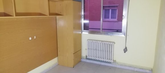 Apartamento de 3 dormitorios en Ciudad Real, Spain No. 157345 2