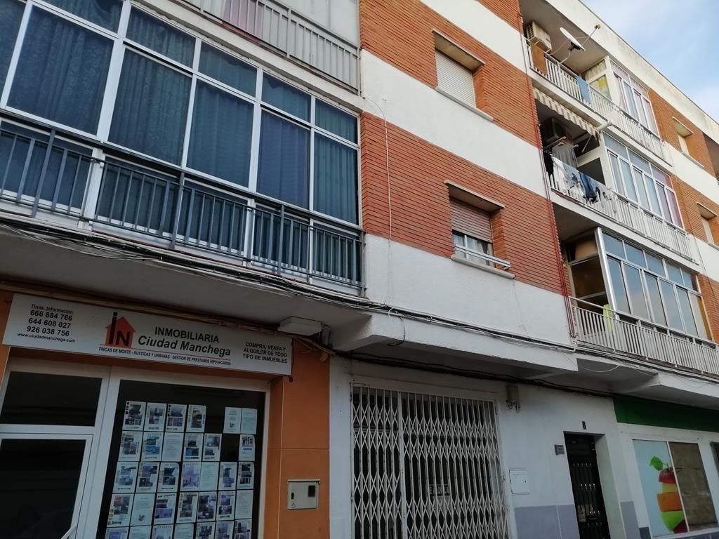 Apartamento de 3 dormitorios en Ciudad Real, Spain No. 157345