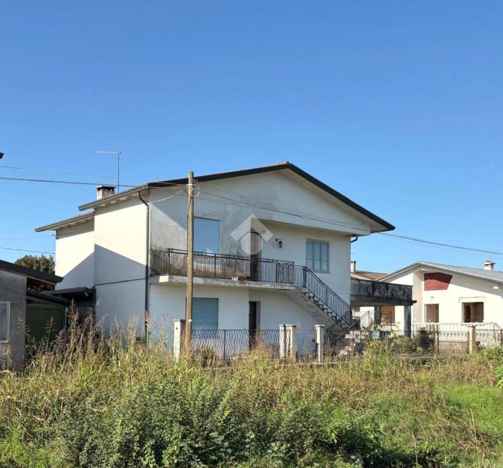 6غرفة فيلا في Rossano Veneto, Italy رقم 128487