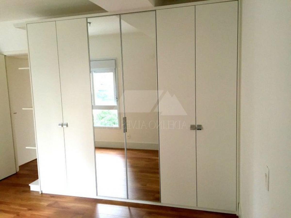 Apartamento de 3 dormitorios en Sao Paulo, Brazil No. 584640