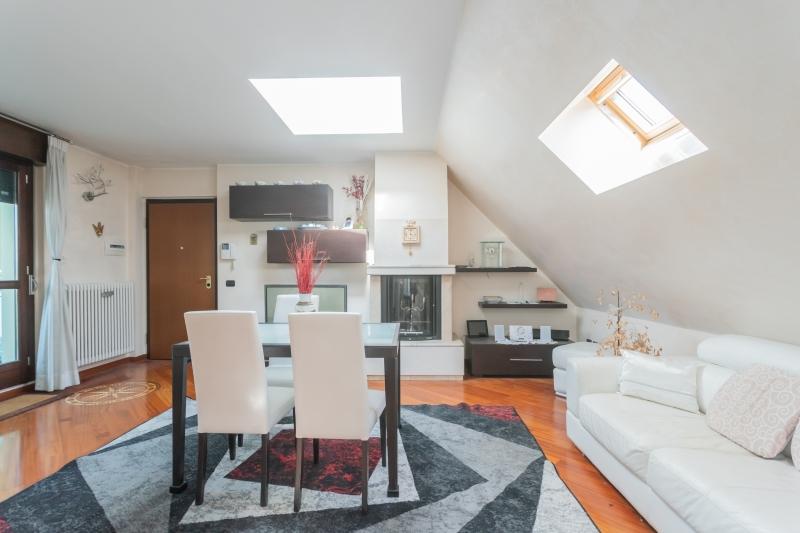 6 rooms Penthouse in Cesano Maderno, Italy No. 236255