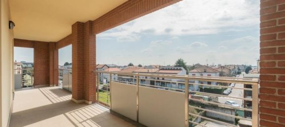 6 rooms Penthouse in Cesano Maderno, Italy No. 236255 3