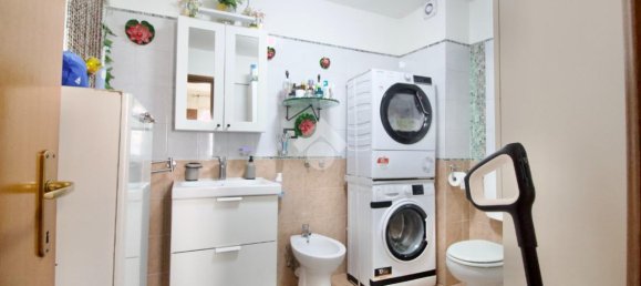 3 rooms House in Reggio Emilia, Italy No. 14680 86