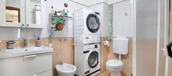 3 rooms House in Reggio Emilia, Italy No. 14680 87