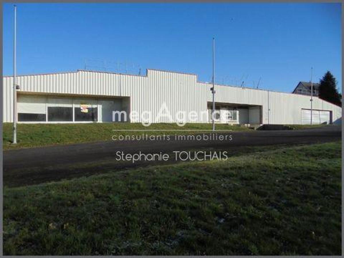 Oficina en Fougeres, France 2200 m² No. 19605