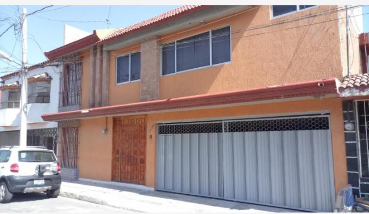 3 bedrooms House in Puebla, Mexico No. 155883