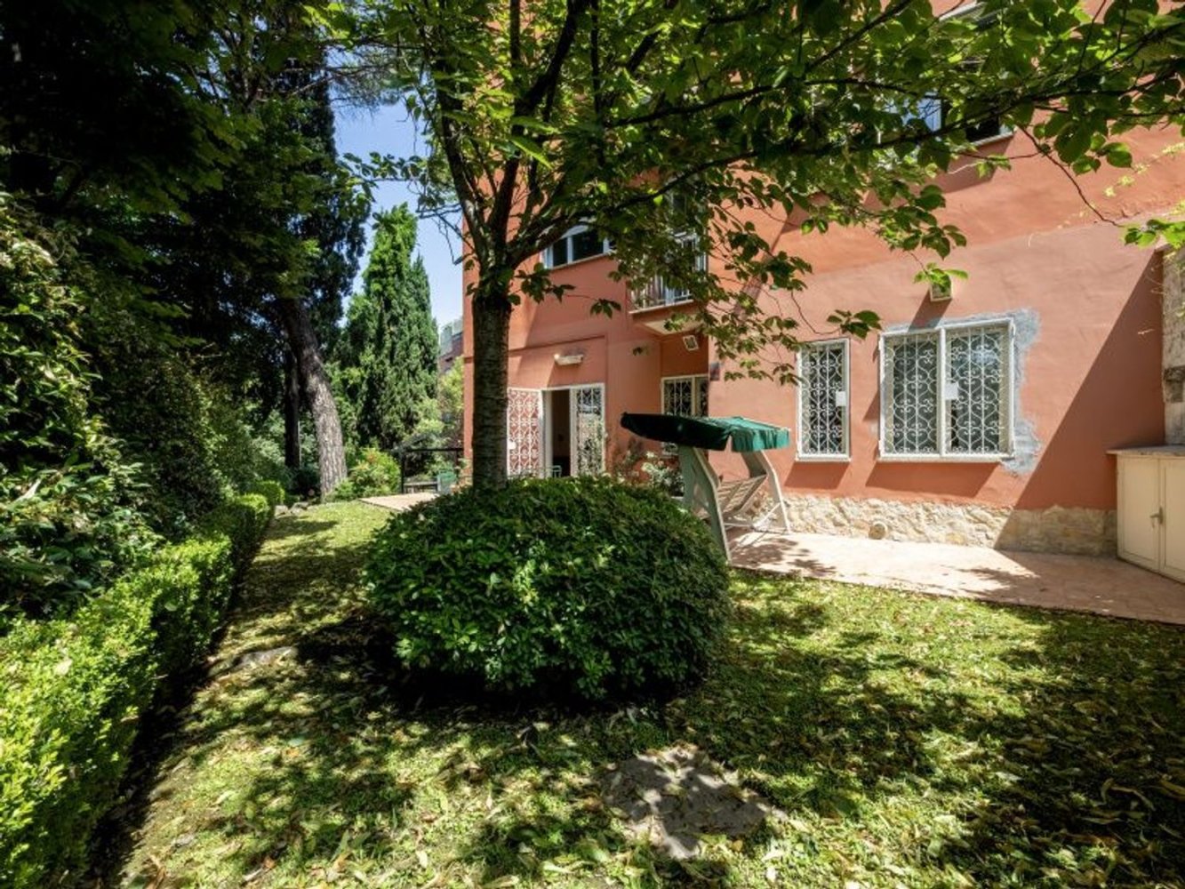 5 rooms Apartment in Rome, Italy No. 198020