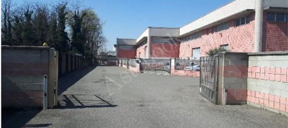 Armazém em Caronno Pertusella, Italy 478 m² N.º 336414 2