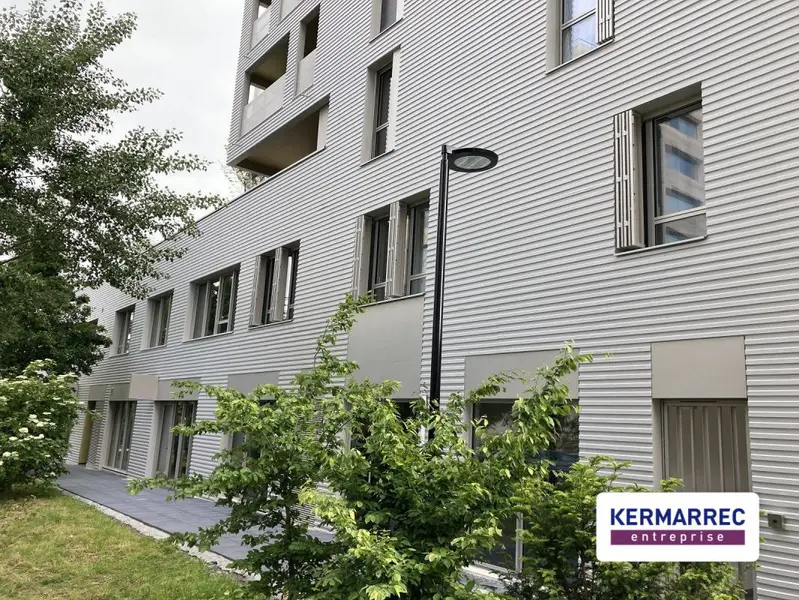 122m² Office in Saint-Jacques-de-la-Lande, France No. 290117