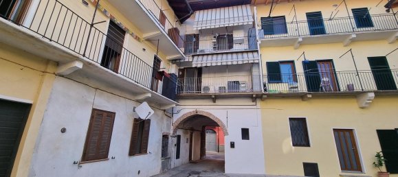 Квартира с 3 комнатами в Гаттинара, Италия № 172009 7