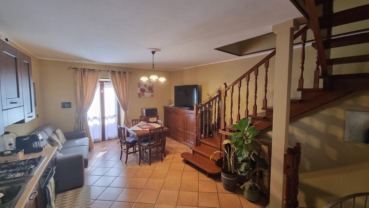 Квартира с 3 комнатами в Гаттинара, Италия № 172009