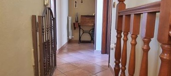 Квартира с 3 комнатами в Гаттинара, Италия № 172009 22