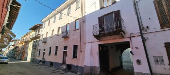 Квартира с 3 комнатами в Гаттинара, Италия № 172009 2