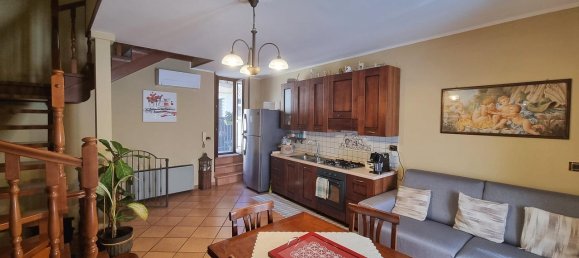 Квартира с 3 комнатами в Гаттинара, Италия № 172009 12