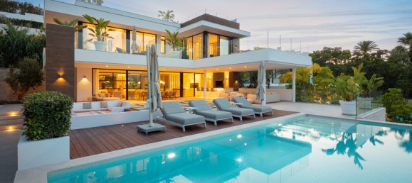 5 bedrooms Villa in Marbella, Spain No. 72783 2
