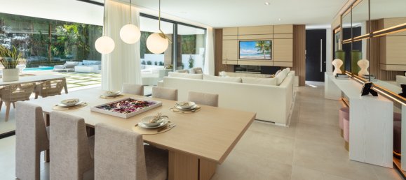 5 bedrooms Villa in Marbella, Spain No. 72783 7