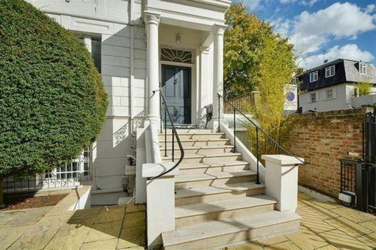 6 bedrooms Villa in London, United Kingdom No. 572