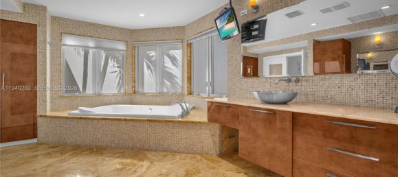 7 Schlafzimmer Villa in Miami, USA, Nr. 615123 9