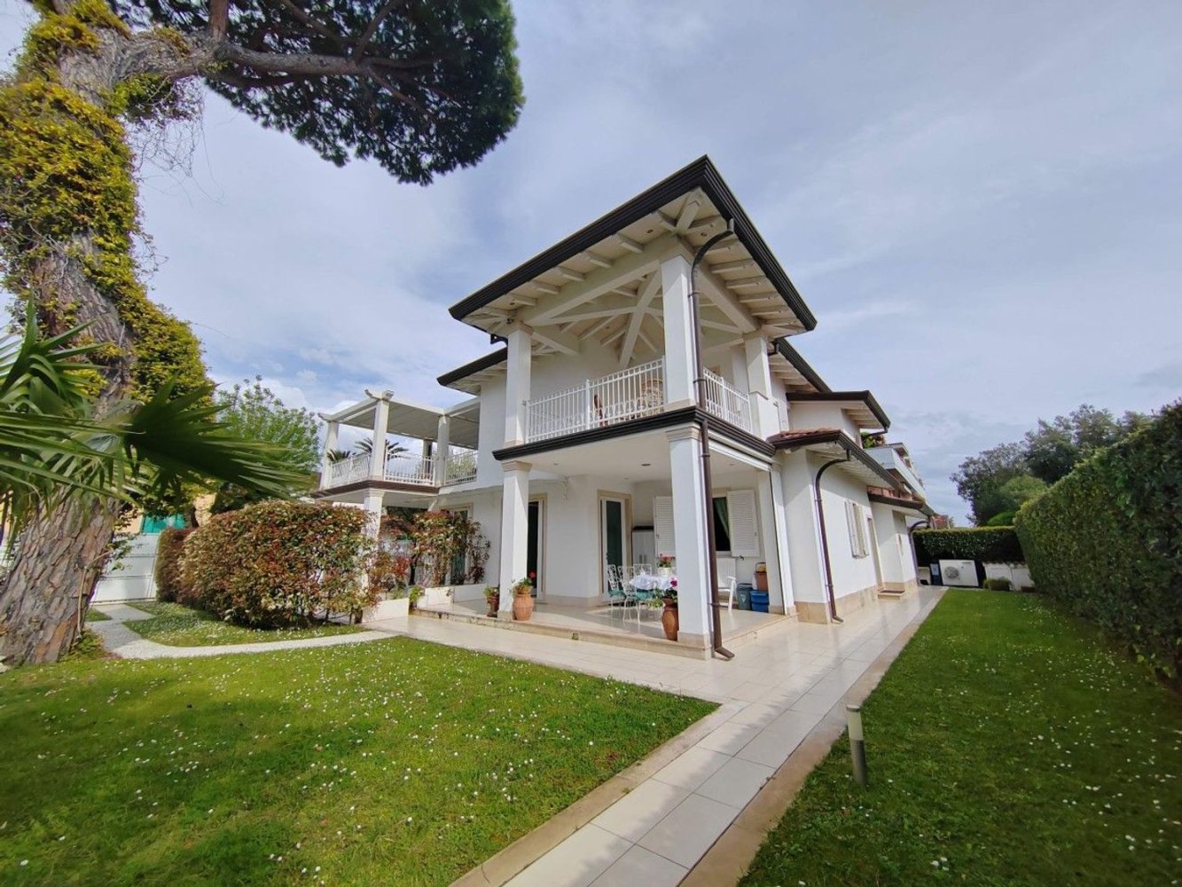 17 rooms Villa in Forte dei Marmi, Italy No. 76912