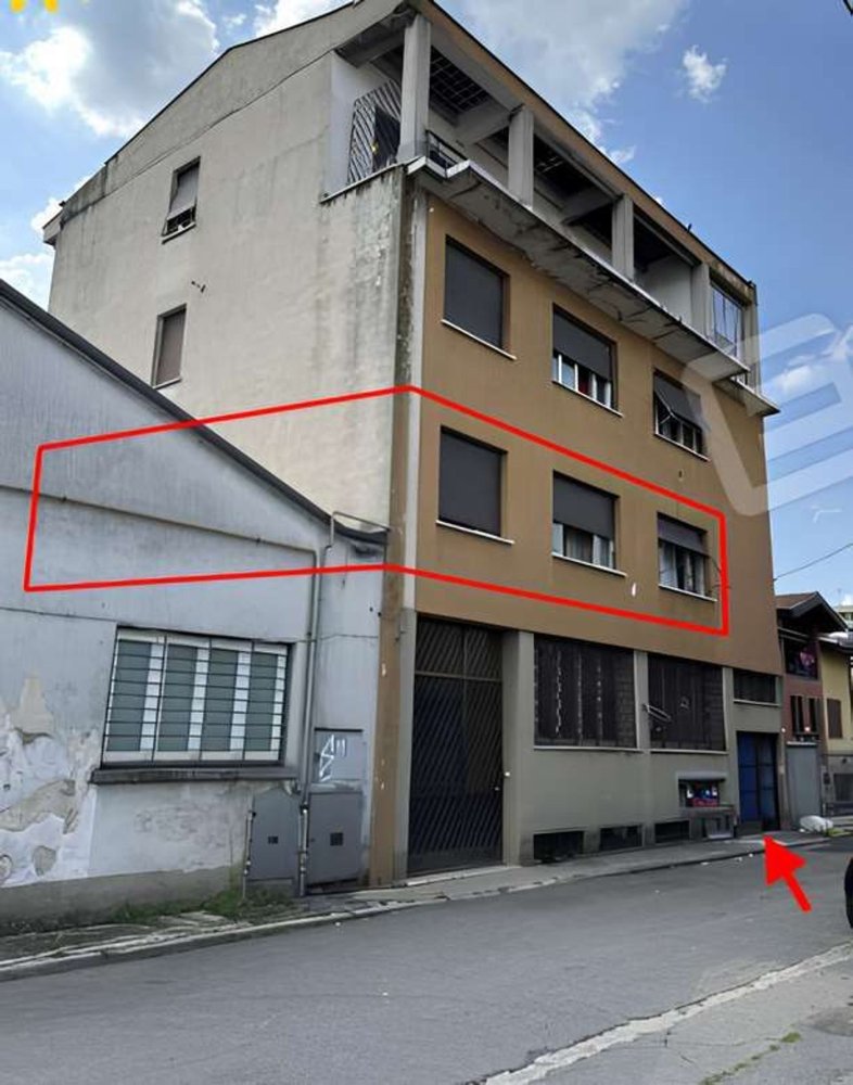 Квартира с 3 комнатами в Галларате, Италия № 288361