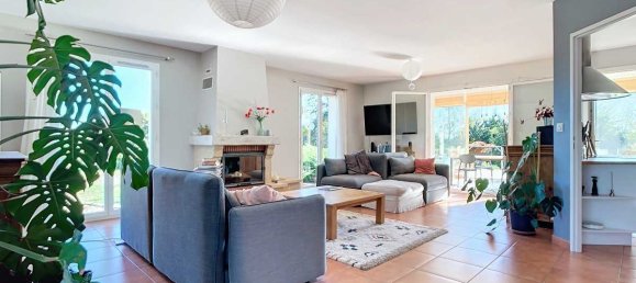 5 bedrooms Villa in Saint-Seurin-sur-l'Isle, France No. 192218 10