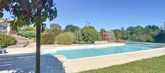 5 bedrooms Villa in Saint-Seurin-sur-l'Isle, France No. 192218 2