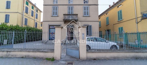 3 rooms Apartment in Parma, Italy No. 19077 10