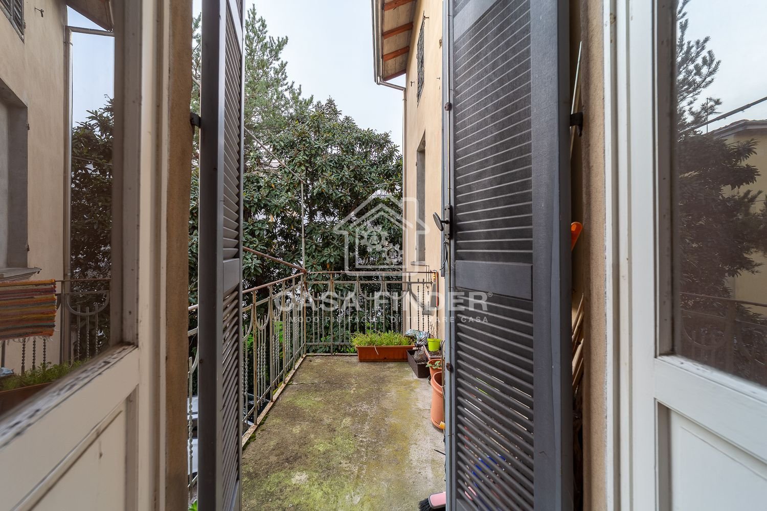 3 rooms Apartment in Parma, Italy No. 19077