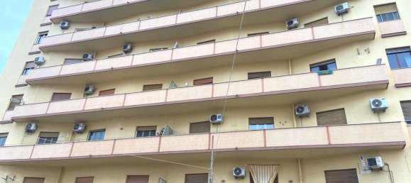 5 rooms Apartment in Palermo, Italy No. 46502 3