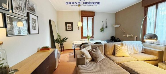 2 rooms Apartment in Parma, Italy No. 33473 3