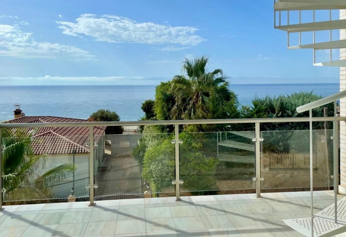 835m² Building in Alicante, Spain No. 229739