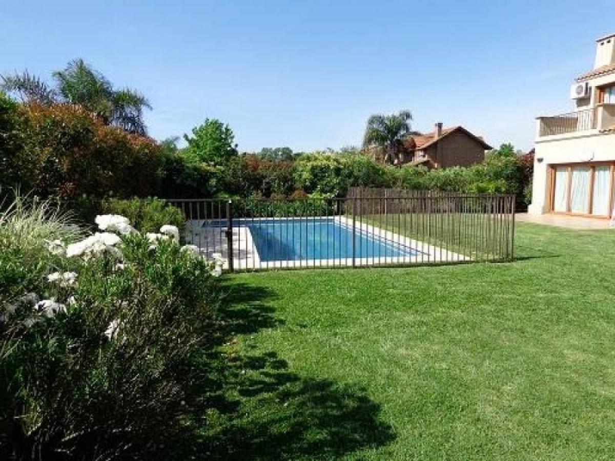 Дом с 4 спальнями в Пилар, Аргентина № 18416