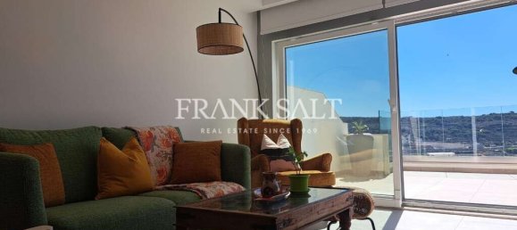 2 bedrooms Penthouse in Manikata, Malta No. 8017 4