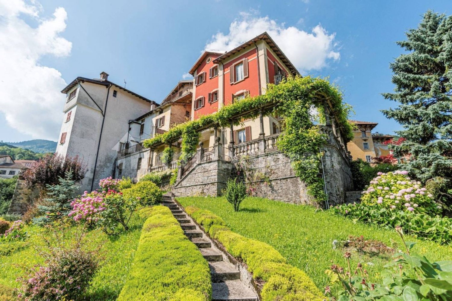 4 bedrooms Apartment in Schignano, Italy No. 158979