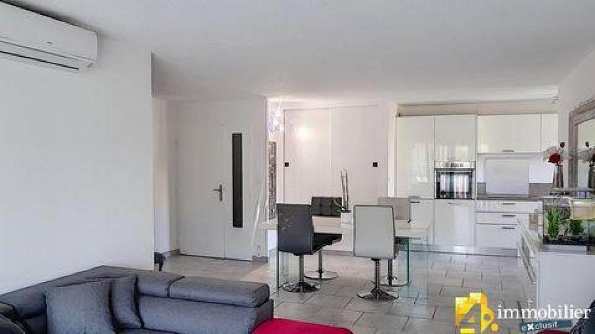 2 bedrooms Condo in Frejus, France No. 16085